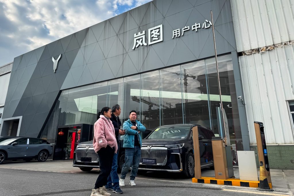 Dongfeng jumps on bets consolidation will sweep China car market