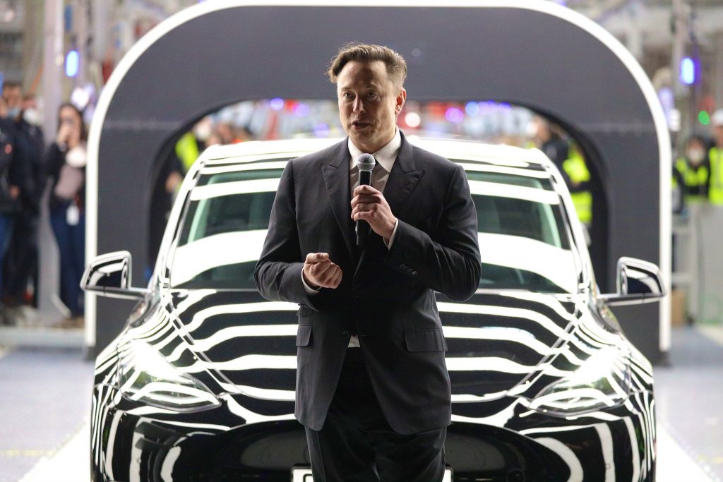 Tesla workers bemoan lack of bathroom breaks at German plant